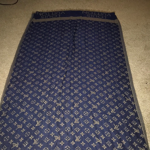 Vintage LV Louis Vuitton Scarf Make an OFFER - Picture 5 of 7